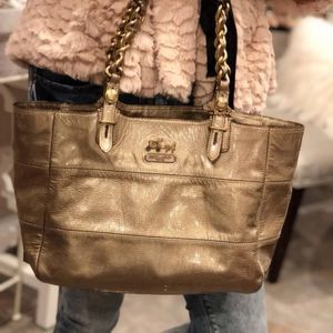 Rare
metallic gold Coach Purse